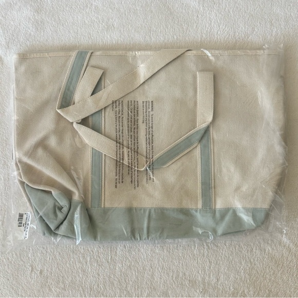 NWT Peloton Summer Boat Tote - Picture 2 of 7